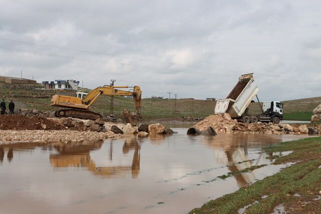 Büyükşehi̇r, Vi̇ranşehi̇r’de Seli̇n Yaralarini Sariyor (9)