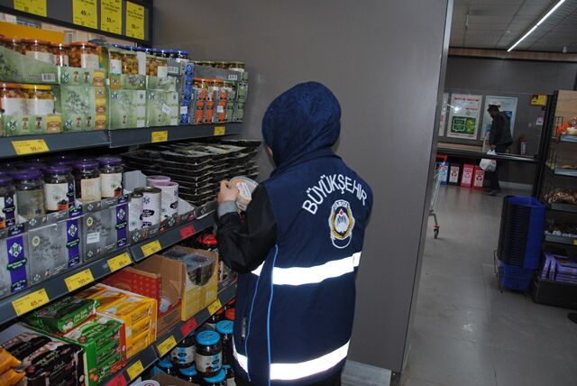 Büyükşehi̇r Zabitasindan Bayram Öncesi̇ Gida Güvenli̇ği̇ Alarmi (7)