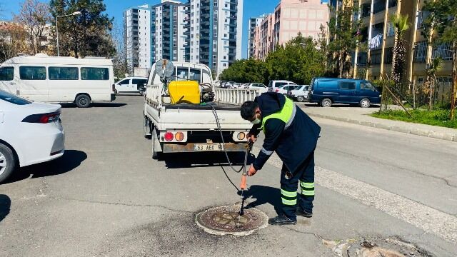 Büyükşehi̇r’den Si̇vri̇si̇nek Ve Haşerelere Karşi Yoğun Mesai̇ (1)