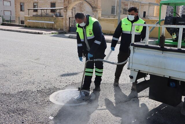 Büyükşehi̇r’den Si̇vri̇si̇nek Ve Haşerelere Karşi Yoğun Mesai̇ (8)