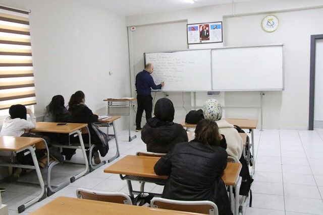 Hali̇li̇ye’de Gençler Geleceğe Eği̇ti̇mle Hazirlaniyor (2)