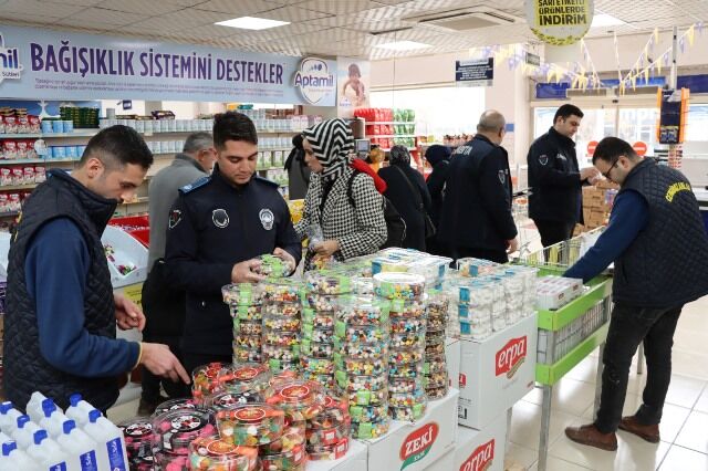 Karaköprü’de Bayram Öncesi̇ Zabita Deneti̇mi̇ (2)