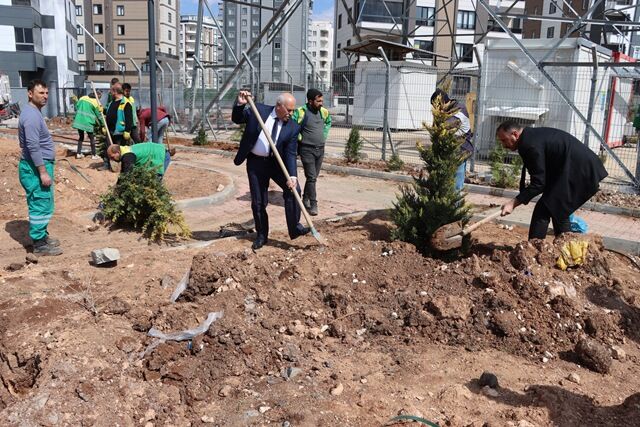 Karaköprü'de Parklar Yaz Sezonuna Hazirlaniyor (3)