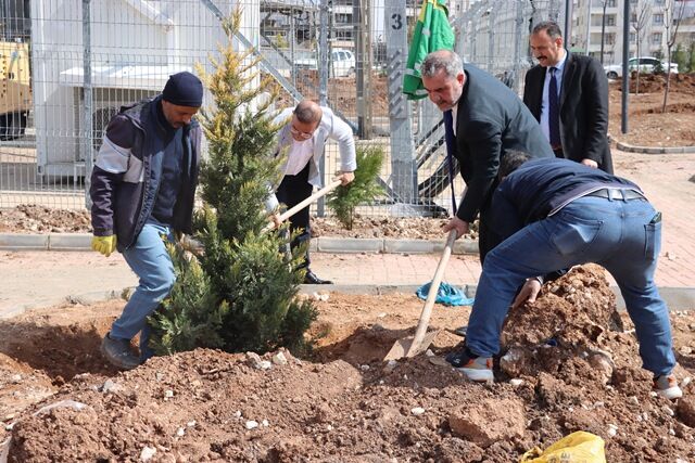 Karaköprü'de Parklar Yaz Sezonuna Hazirlaniyor (5)