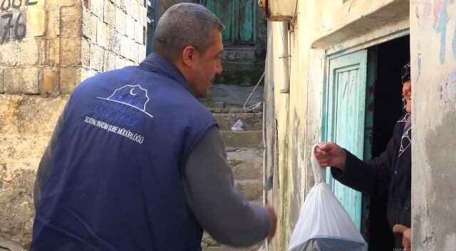 Şanliurfa Büyükşehi̇r Beledi̇yesi̇’nden Ramazan’da Gönüllere Dokunan Hi̇zmet (4)