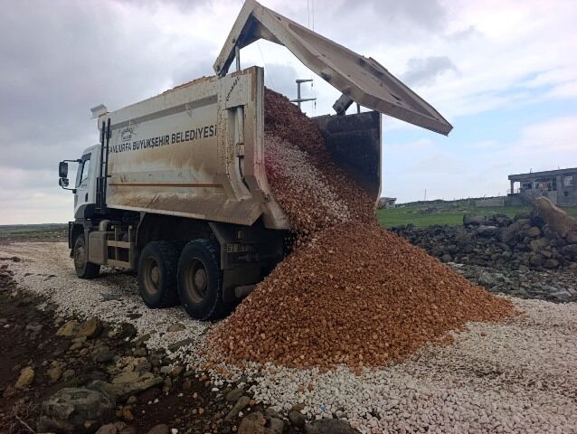 Şanliurfa’da Yağiş Sonrasi Yol Çalişmalari Araliksiz Sürüyor (2)