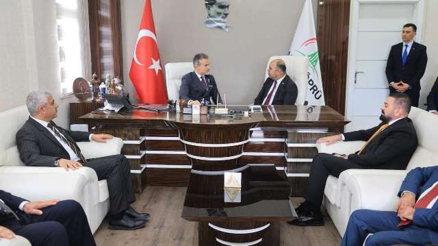 Suat Kiliç’tan Başkan Ni̇hat Çi̇ftçi̇’ye Zi̇yaret Ve Teşekkür (4)