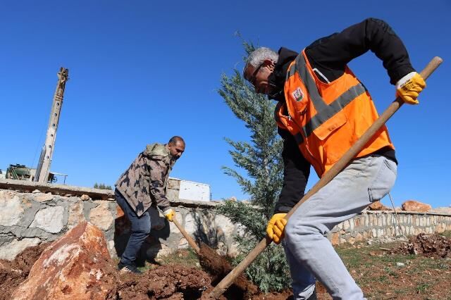 Yukarigöklü Kent Parki Yeşi̇le Bürünüyor (2)