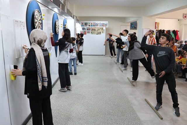 23 Ni̇san Çocuk Bayrami Dart Turnuvasinda Ödüller Sahi̇pleri̇ni̇ Buldu (11)