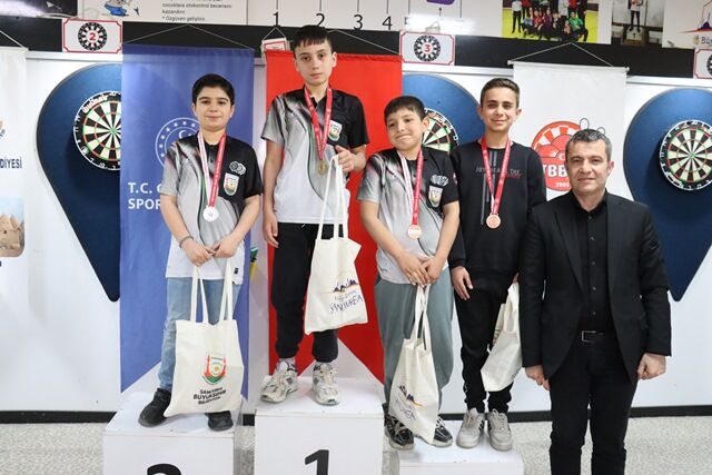 23 Ni̇san Çocuk Bayrami Dart Turnuvasinda Ödüller Sahi̇pleri̇ni̇ Buldu (12)
