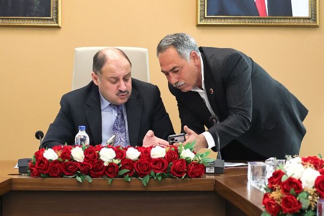 Başkan Gülpinar, Suruçlu Muhtarlarin Talepleri̇ni̇ Di̇nledi̇ (2)