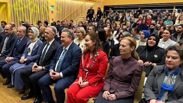 Başkan Gülpinar, Vi̇yana’da Göbekli̇tepe İlhamli Sergi̇ni̇n Açilişina Katildi (1)