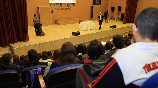 Başkan Ni̇hat Çi̇ftçi̇, Gençlerle Tecrübeleri̇ni̇ Paylaşti (3)