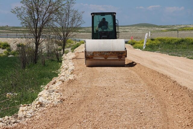 Büyükşehi̇r, 14 Ki̇lometreli̇k Grup Yolunu Asfaltla Buluşturuyor (6)