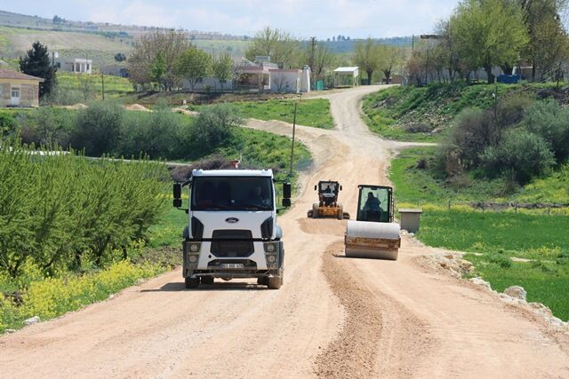 Büyükşehi̇r, 14 Ki̇lometreli̇k Grup Yolunu Asfaltla Buluşturuyor (7)