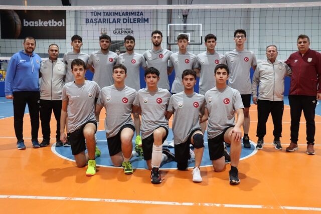 Büyükşehi̇r Beledi̇yesi̇ Genç Erkekler Voleybol Takimi Çeyrek Fi̇nallere Hazirlaniyor (1) Kopya