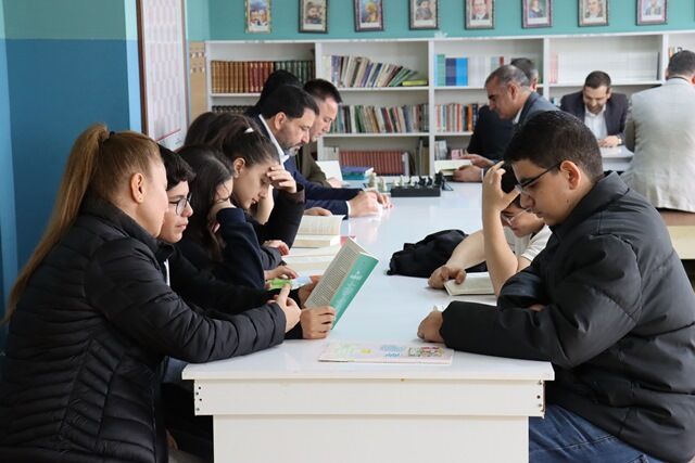 Büyükşehi̇r’den Kütüphaneler Haftasinda Ki̇tap Okuma Etki̇nli̇ği̇ (14)