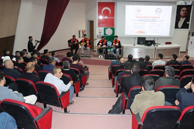 Deneti̇mli̇ Serbestli̇k Kapsamindaki̇ Vatandaşlar İle Hastane Çalişanlarina Mi̇ni̇ Konser (7) 1