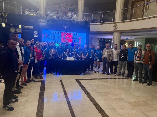 Güneşi̇n Çocuklari 1. Li̇g’e Yükseldi̇ (4)