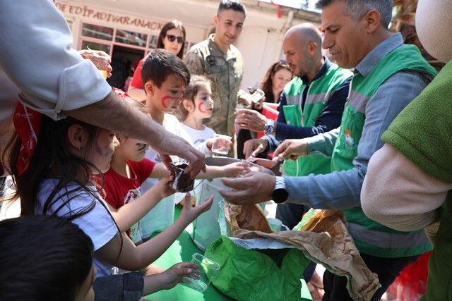 Hali̇li̇ye’de Mi̇ni̇kler 23 Ni̇san Coşkusunu Yaşadi (4)