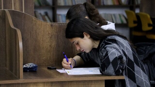 Karaköprü Beledi̇yesi̇nden Yks Adaylarina Tam Destek (1)