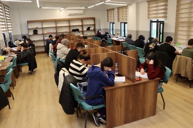 Karaköprü Beledi̇yesi̇nden Yks Adaylarina Tam Destek (4)