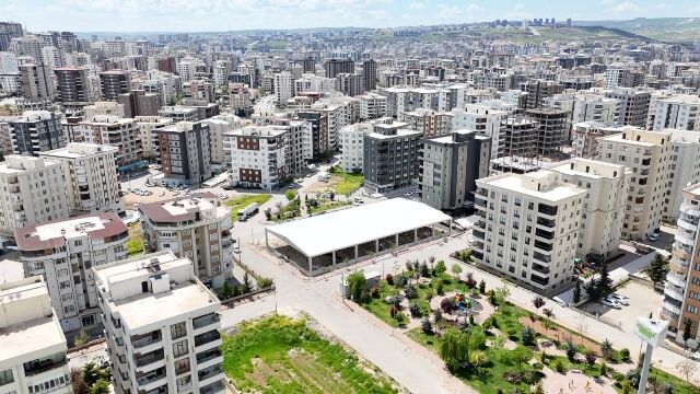 Karaköprü’ye Son Bi̇r Yilda Üçüncü Modern Semt Pazari Yapiliyor (2)