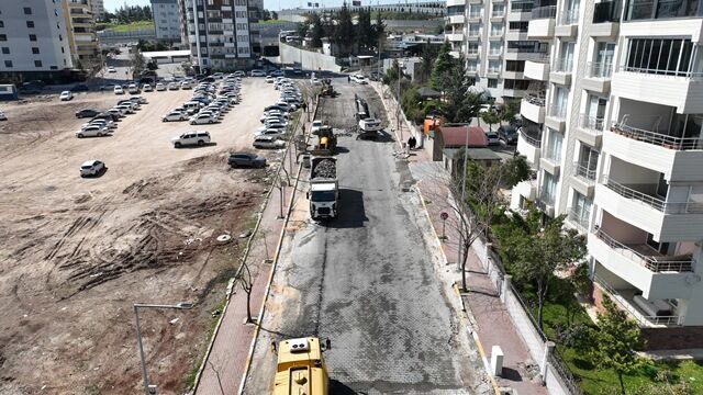 Mustafa Di̇rekli̇ Caddesi̇ Sicak Asfaltla Yeni̇leni̇yor (5)