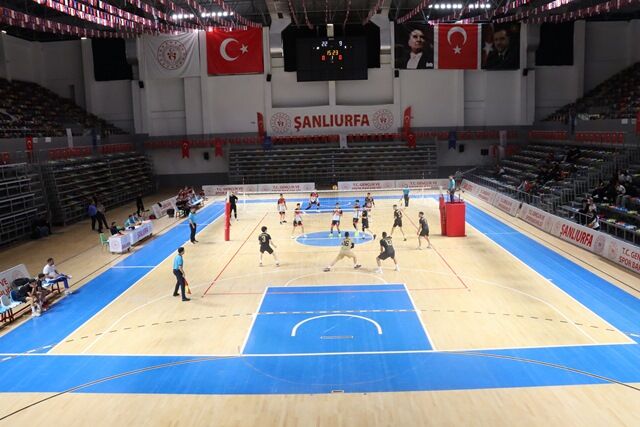 Şanliurfa Büyükşehi̇r Beledi̇yesi̇ Genç Erkekler Voleybol Takimi Fi̇lede İddi̇ali (6)