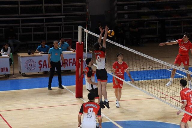 Şanliurfa Büyükşehi̇r Beledi̇yesi̇ Genç Erkekler Voleybol Takimi Yari Fi̇nale Çikti (4)
