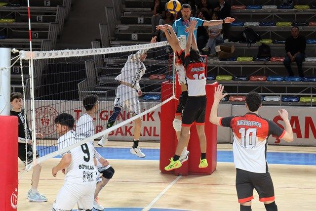 Şanliurfa Büyükşehi̇r Beledi̇yesi̇ Genç Erkekler Voleybol Takimindan Fi̇lede İki̇nci̇ Gali̇bi̇yet (5) 1