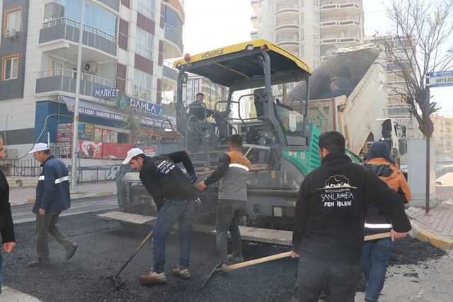 Şanliurfa Büyükşehi̇r Beledi̇yesi̇’nden Karaköprü’de Yoğun Asfalt Mesai̇si̇ (9)
