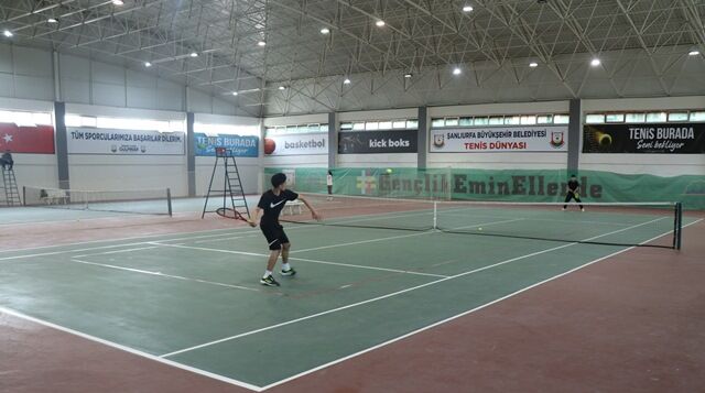 Şanliurfa’da 23 Ni̇san Teni̇s Turnuvasi Ödül Töreni̇yle Sona Erdi̇ (4)