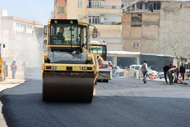 Şanliurfa’da 25 Metreli̇k Yol Projesi̇nde Asfalt Çalişmalari Başladi (2)