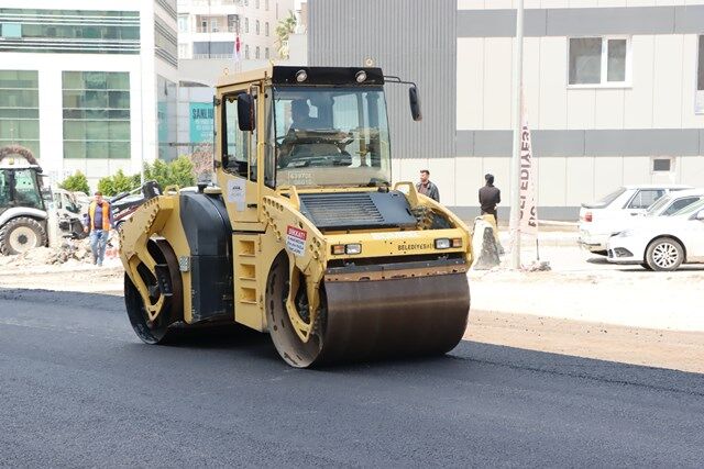 Şanliurfa’da 25 Metreli̇k Yol Projesi̇nde Asfalt Çalişmalari Başladi (3)