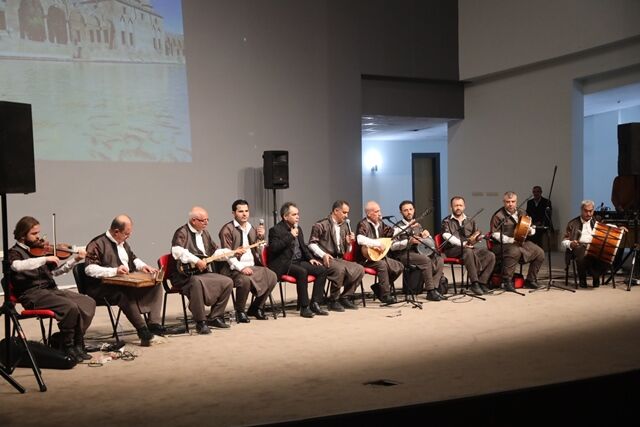 Urfa Ahengi̇ Sira Gecesi̇ Topluluğu, Munzur Üni̇versi̇tesi̇’ni̇ Şenlendi̇rdi̇ (1)