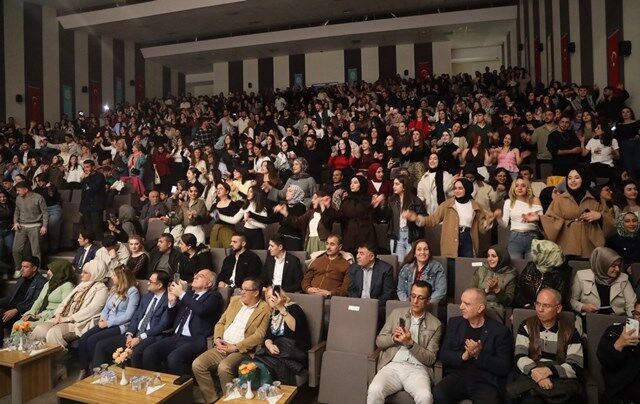 Urfa Ahengi̇ Sira Gecesi̇ Topluluğu, Munzur Üni̇versi̇tesi̇’ni̇ Şenlendi̇rdi̇ (4)