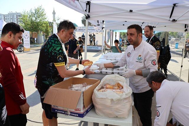 2. Göbekli̇tepe Bi̇si̇klet Festi̇vali̇’nde 250 Sporcu Hali̇li̇ye’de Pedal Çevi̇rdi̇ (1)
