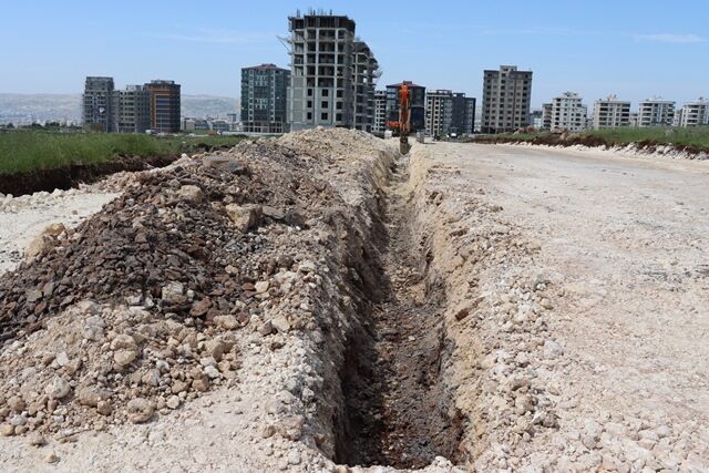 Büyükşehi̇r, Güzelyurt’ta Altyapi Ve Yol Çalişmalarina Hiz Verdi̇ (3)