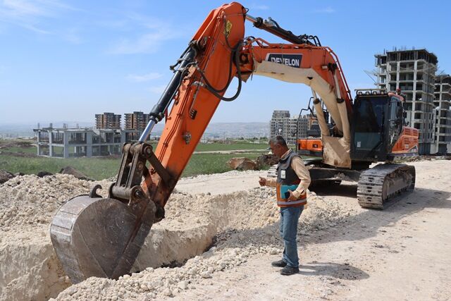 Büyükşehi̇r, Güzelyurt’ta Altyapi Ve Yol Çalişmalarina Hiz Verdi̇ (4)