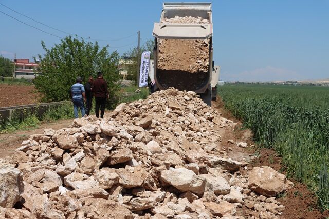 Büyükşehi̇r, Harran’da 7,2 Ki̇lometreli̇k Yolu Yeni̇li̇yor (1) Kopya