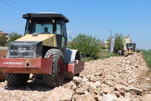 Büyükşehi̇r, Harran’da 7,2 Ki̇lometreli̇k Yolu Yeni̇li̇yor (3) Kopya