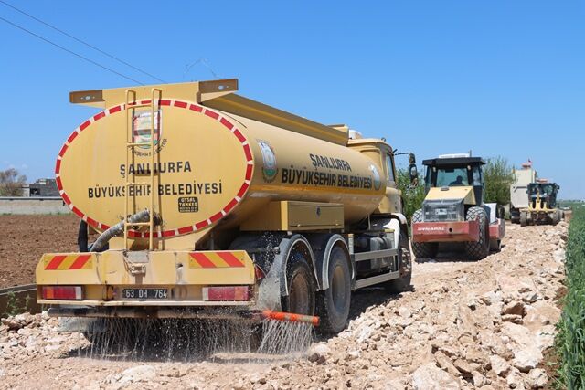 Büyükşehi̇r, Harran’da 7,2 Ki̇lometreli̇k Yolu Yeni̇li̇yor (4)