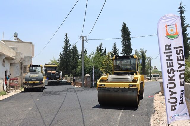 Büyükşehi̇r, Kisas Yardimci Yolunda Asfalt Seri̇mi̇ne Başladi (10)