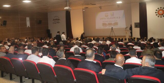 Büyükşehi̇r’den Şoförlere “Fermuar Si̇stemi̇yle Yaşama Yol Ver” Eği̇ti̇mi̇ (2)