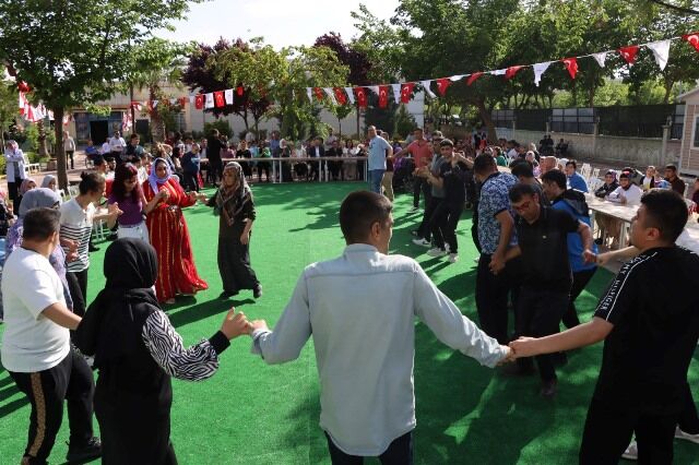 Engelsi̇z Hayatlar Sira Gecesi̇yle Moral Buldu (1)