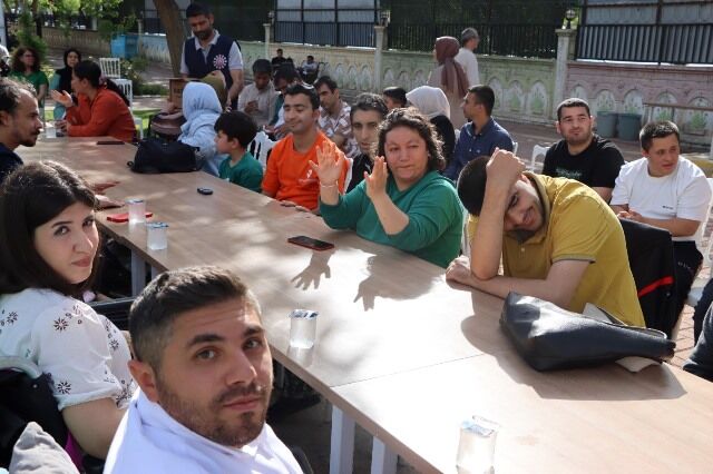 Engelsi̇z Hayatlar Sira Gecesi̇yle Moral Buldu (7)
