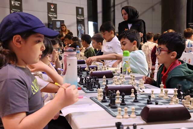 Gençli̇k Haftasi Satranç Turnuvasi Başladi (11) Kopya