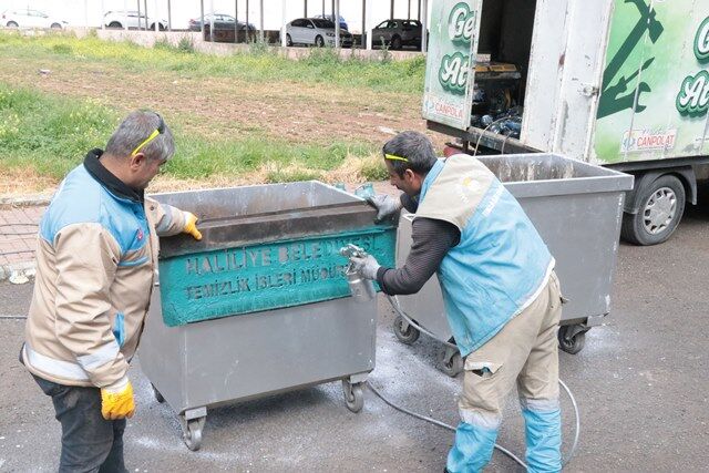 Hali̇li̇ye’de Konteynerler Hem Üreti̇li̇yor Hem Yeni̇leni̇yor (4)