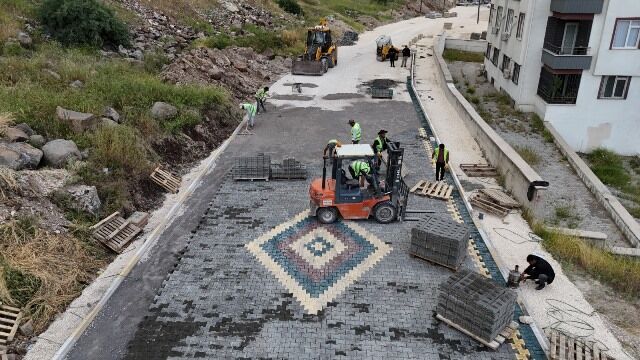 Karaköprü Beledi̇yesi̇nden Doğukent’te Yol Mesai̇si̇ (3)
